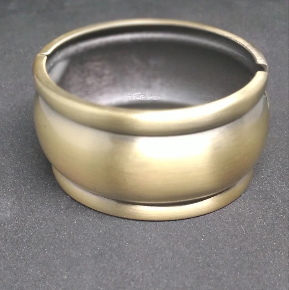 Vintage look Gold colored bracelet perfect for the summer - Picture 2 of 4